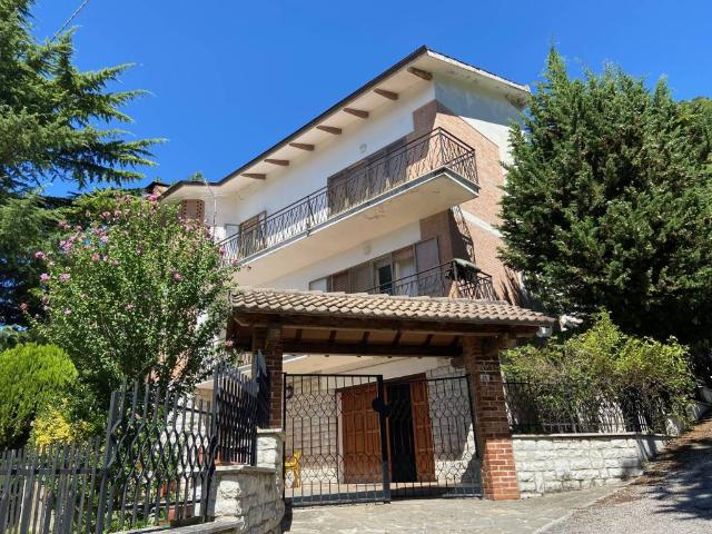 Villa Indipendente in vendita a Costacciaro, Umbria