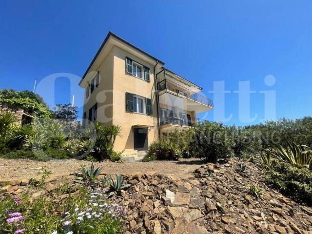Villa Indipendente in vendita a Costarainera, Liguria