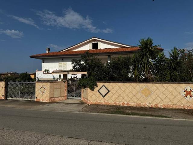 Villa Indipendente in vendita a Crecchio, Abruzzo