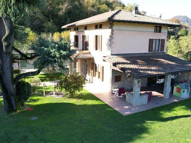 Villa Indipendente in vendita a Credaro, Bergamo