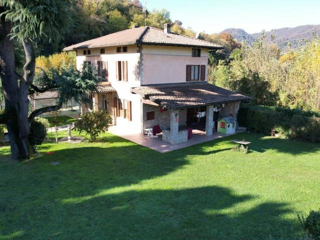 Villa Indipendente in vendita a Credaro, Lombardia