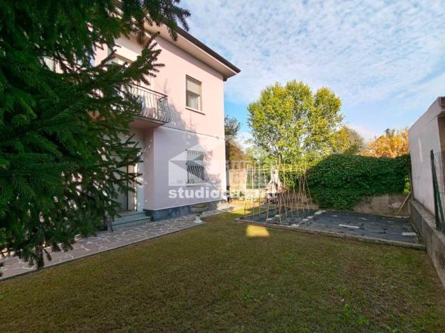 Villa Indipendente in vendita a Castelnuovo, Crema