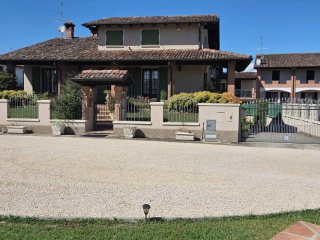 Villa Indipendente in vendita a Crema Nuova, Crema