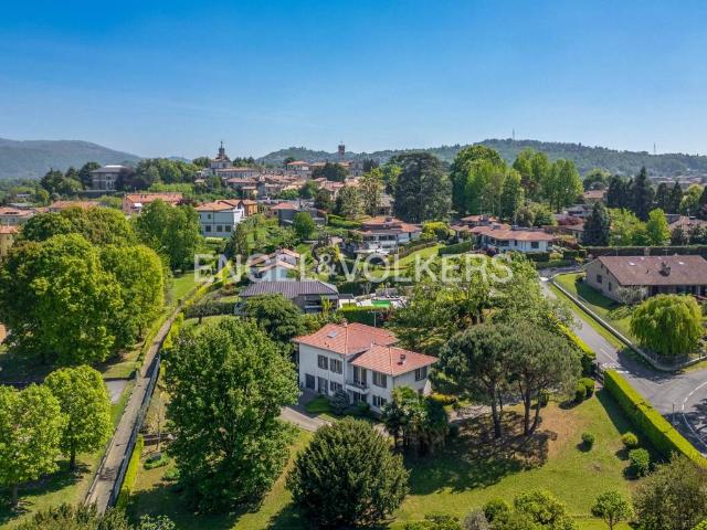 Villa Indipendente in vendita a Zizzanorre, Cassago Brianza