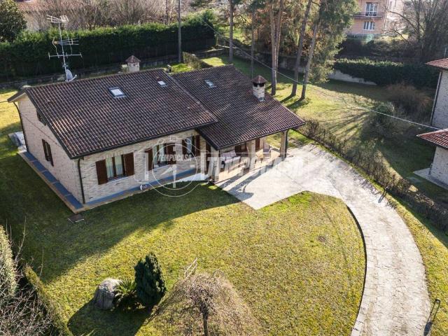 Villa Indipendente in vendita a Zizzanorre, Cassago Brianza