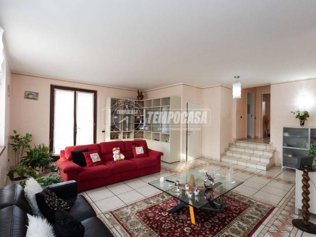 Villa Indipendente in vendita a Zizzanorre, Cassago Brianza