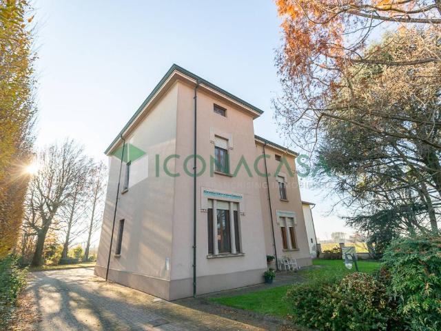 Villa Indipendente in vendita a Zona Po, Cremona