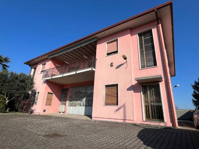 Villa Indipendente in vendita a Cremona, Lombardia