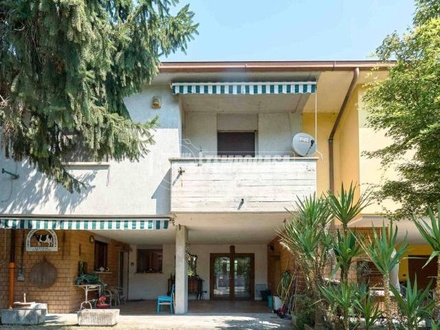 Villa Indipendente in vendita a Cremona, Lombardia