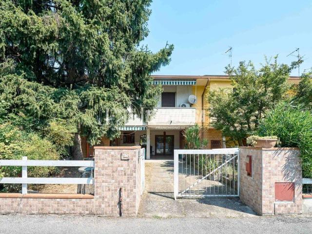 Villa Indipendente in vendita a Cremona, Lombardia