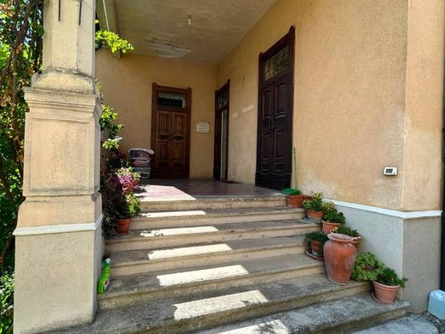 Villa Indipendente in vendita a Zona Castello, Cremona