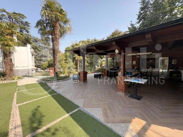Villa Indipendente in vendita a Cremona, Lombardia
