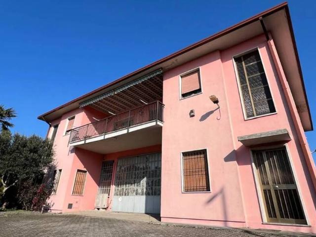 Villa Indipendente in vendita a Cremona, Lombardia