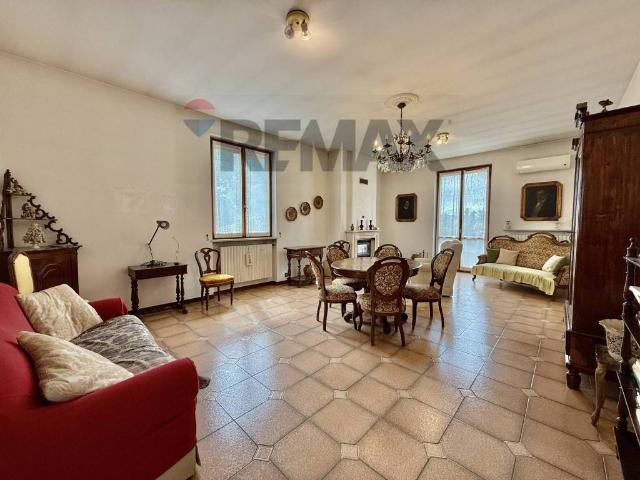 Villa Indipendente in vendita a Cremona, Lombardia
