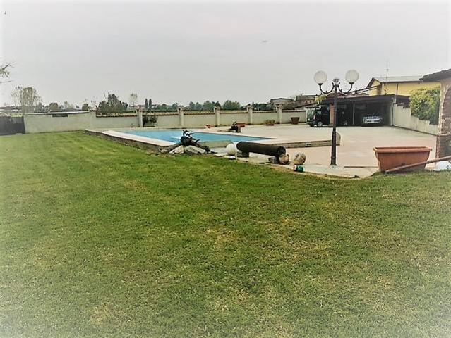 Villa Indipendente in vendita a Roncacesa, Cremona