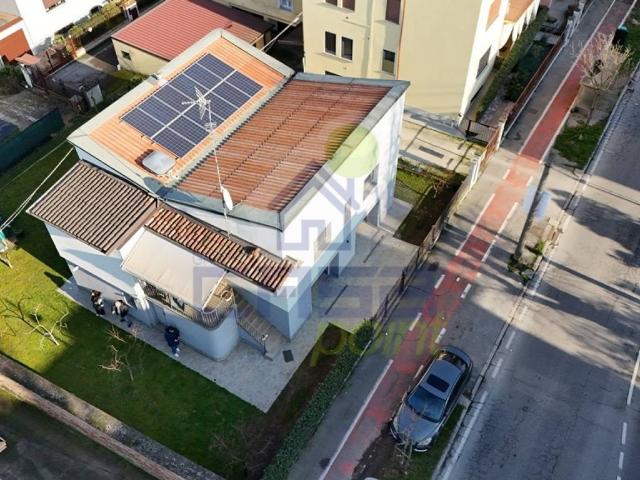 Villa Indipendente in vendita a Battaglione, Cremona