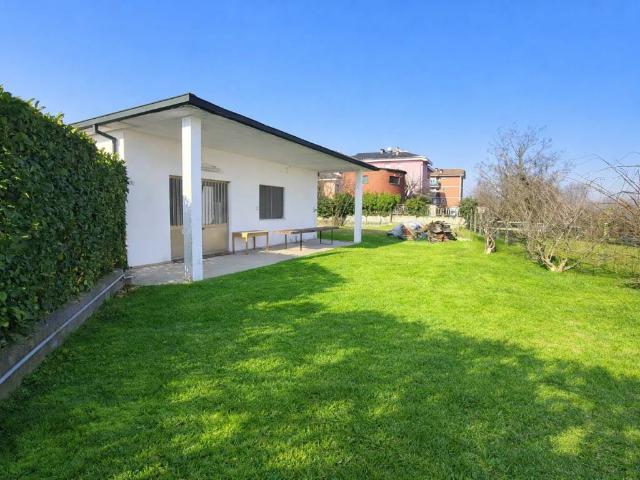Villa Indipendente in vendita a Crespiatica, Lombardia