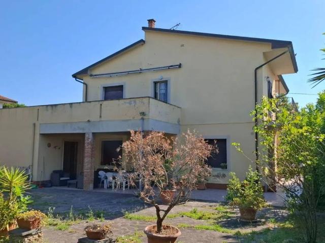 Villa Indipendente in vendita a Crespina Lorenzana, Cenaia