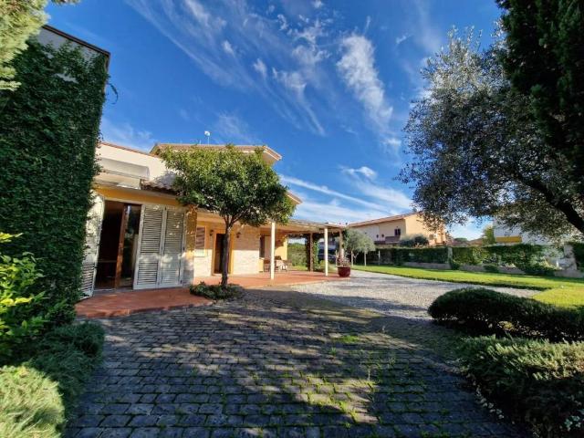 Villa Indipendente in vendita a Crespina Lorenzana, Cenaia