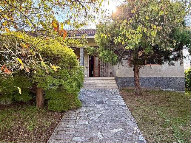 Villa Indipendente in vendita a Baraggione, Cressa