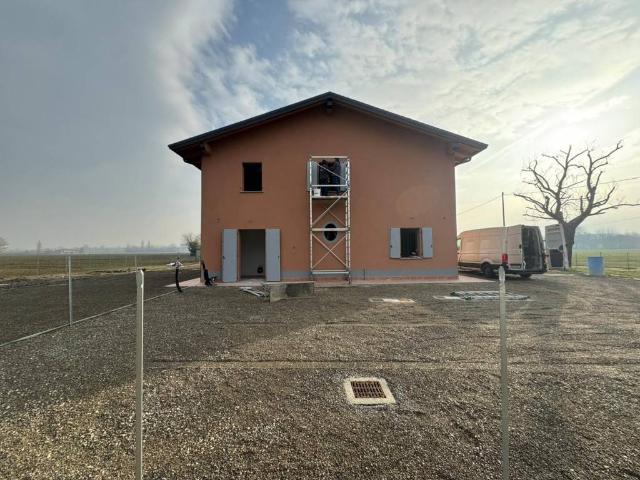 Villa Indipendente in vendita a Unione Terre d'Acqua, Crevalcore