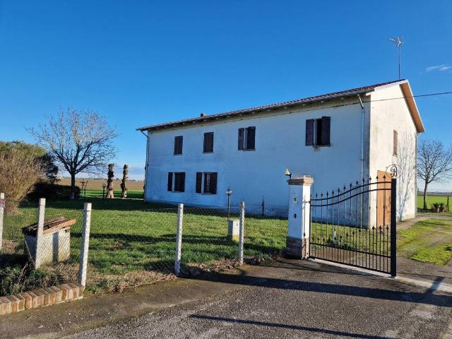 Villa Indipendente in vendita a Unione Terre d'Acqua, Crevalcore