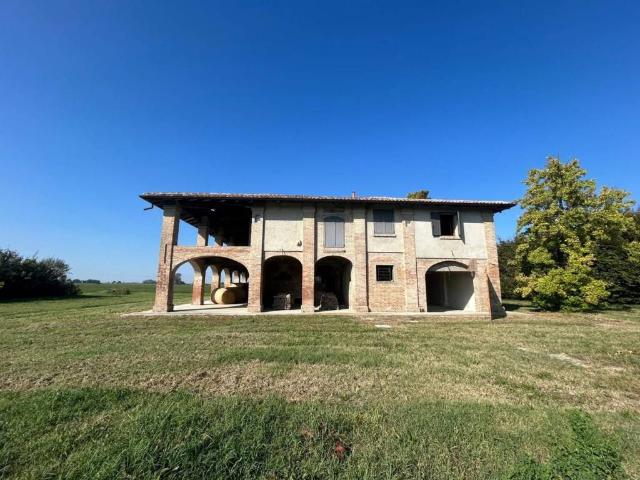 Villa Indipendente in vendita a Unione Terre d'Acqua, Crevalcore
