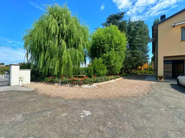 Villa Indipendente in vendita a Unione Terre d'Acqua, Crevalcore
