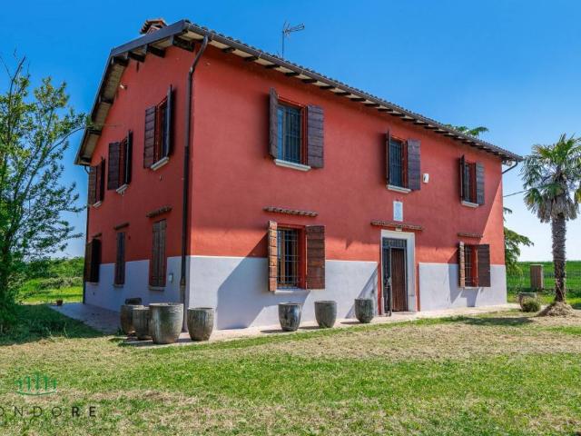 Villa Indipendente in vendita a Unione Terre d'Acqua, Crevalcore