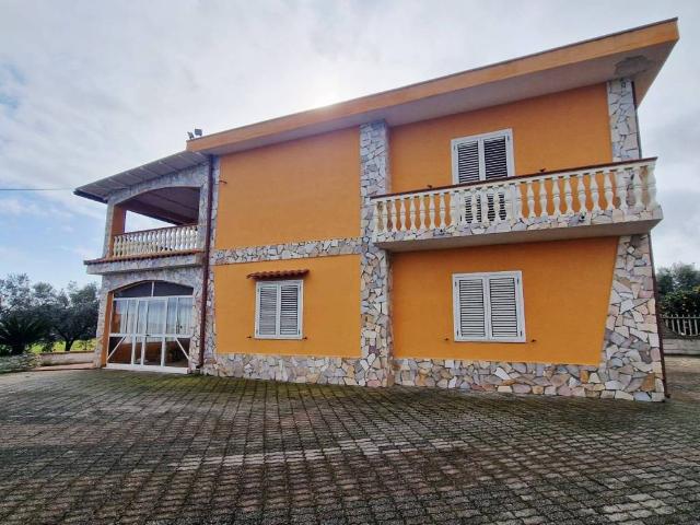 Villa Indipendente in vendita a Calabria, Crotone