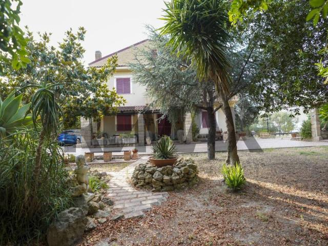 Villa Indipendente in vendita a Calabria, Crotone