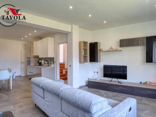 Villa Indipendente in vendita a Cuasso al Piano, Cuasso al Monte