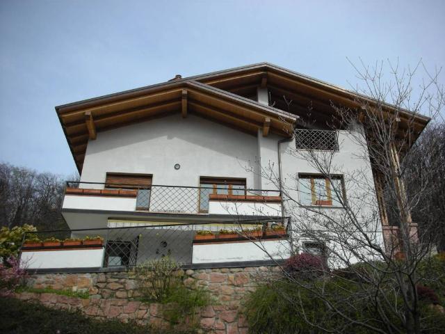Villa Indipendente in vendita a Comunità Montana del Piambello, Cuasso Al Monte