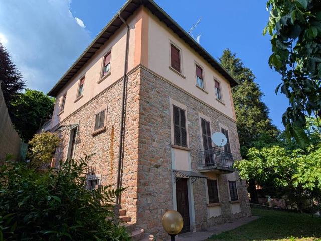 Villa Indipendente in vendita a Comunità Montana del Piambello, Cuasso Al Monte