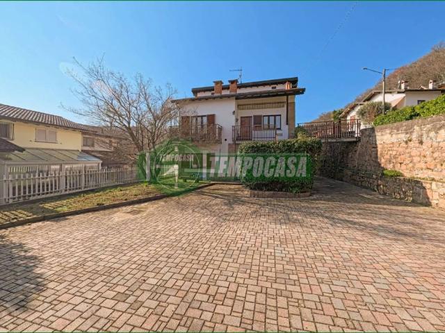 Villa Indipendente in vendita a Comunità Montana del Piambello, Cuasso Al Monte
