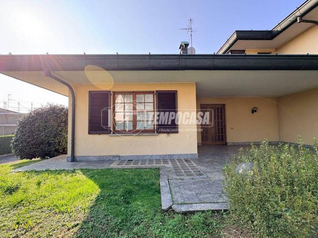 Villa Indipendente in vendita a Cucciago, Lombardia