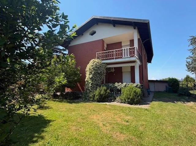 Villa Indipendente in vendita a Cucciago, Lombardia