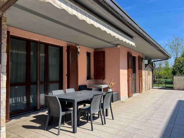 Villa Indipendente in vendita a Cucciago, Lombardia