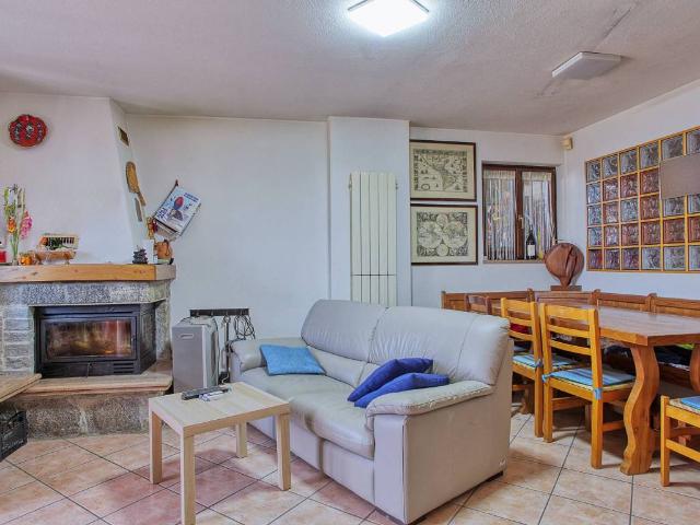 Villa Indipendente in vendita a Comunità Montana del Piambello, Cugliate Fabiasco