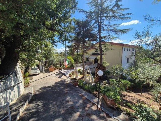 Villa Indipendente in vendita a Cugnoli, Abruzzo