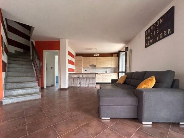 Villa Indipendente in vendita a Paschero, Piemonte