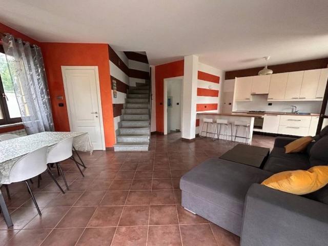 Villa Indipendente in vendita a Paschero, Piemonte