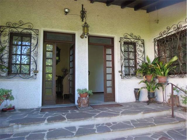Villa Indipendente in vendita a Comunità Montana del Piambello, Cunardo