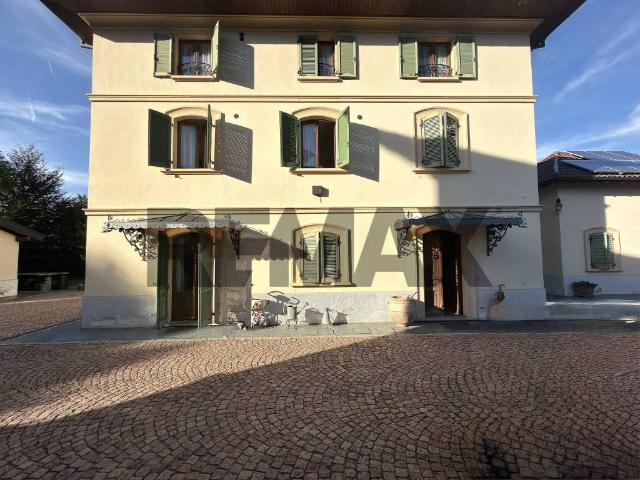 Villa Indipendente in vendita a Cunardo, Varese