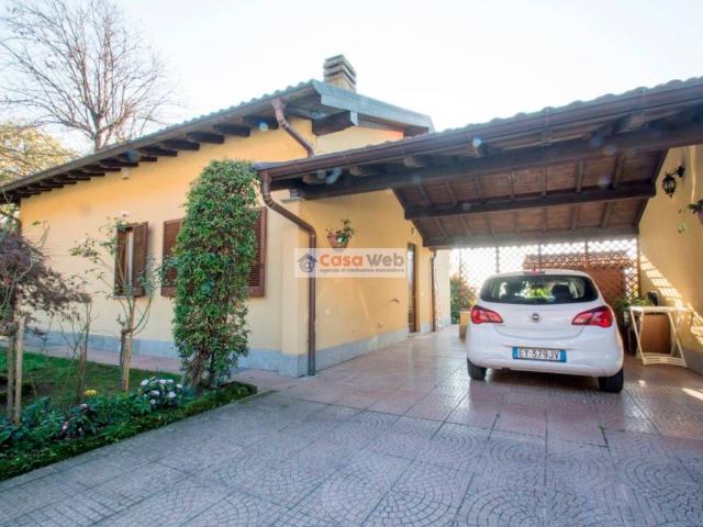 Villa Indipendente in vendita a Comunità Montana del Piambello, Cunardo