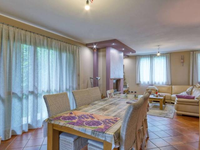 Villa Indipendente in vendita a Comunità Montana del Piambello, Cunardo