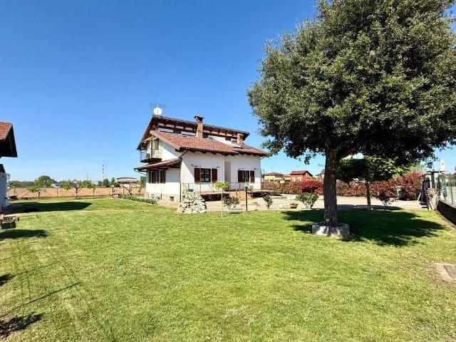 Villa Indipendente in vendita a Roata Canale, Piemonte