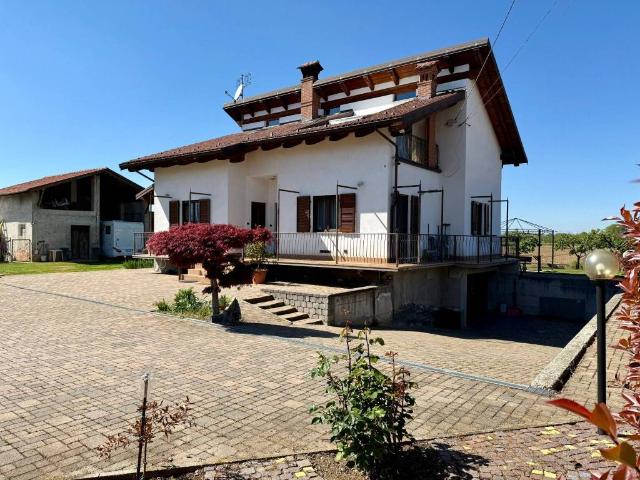 Villa Indipendente in vendita a Roata Canale, Piemonte