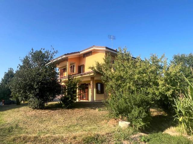 Villa Indipendente in vendita a Roata Canale, Piemonte