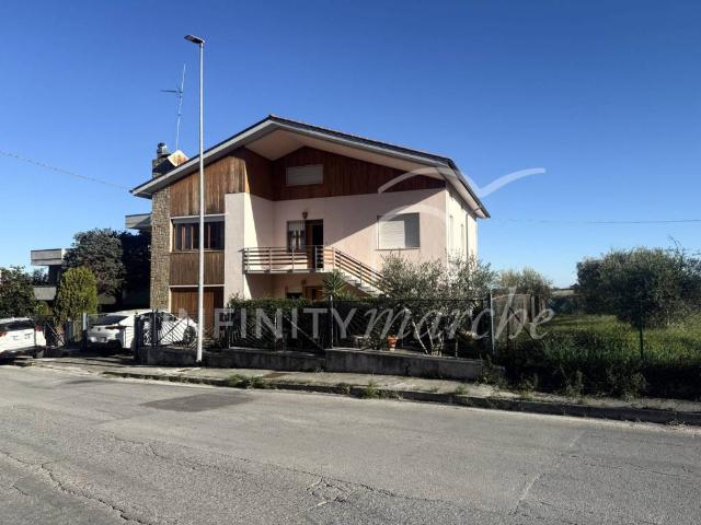 Villa Indipendente in vendita a Marche, Ancona
